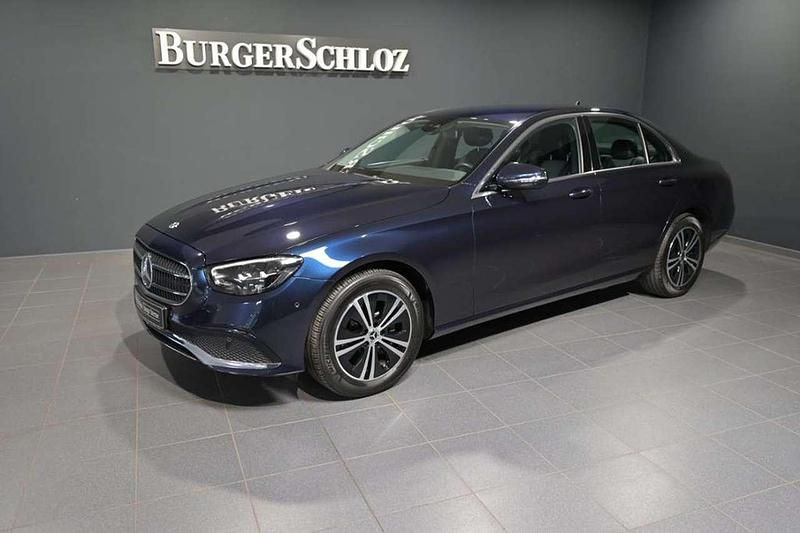 Gebraucht Mercedes E220 Avantgarde 200 PS (147 kW) 2022 Nautikblau Limousine