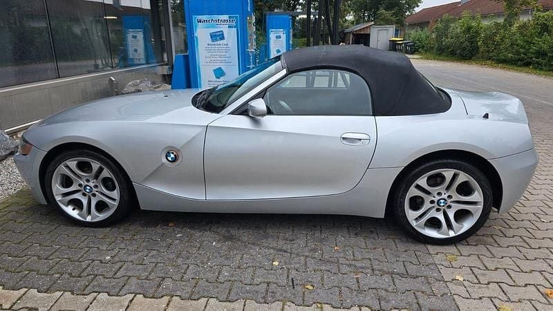 Silber Gebraucht 2003 BMW Z4 Sport Line Cabrio | 13.995 € (Teuer) - Bild 1/4