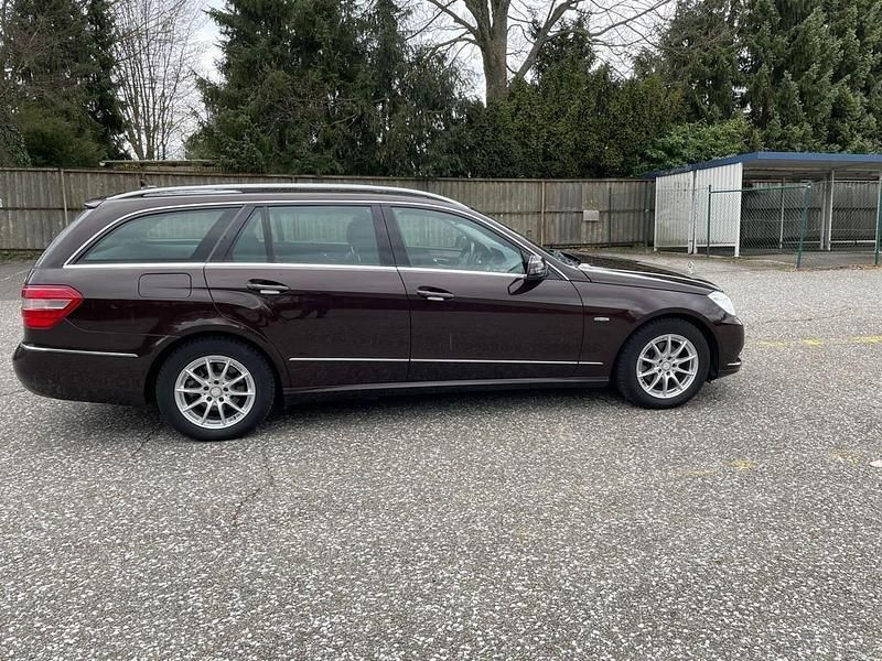 Gebraucht Mercedes E220 170 PS (125 kW) 2011 Braun Kombi