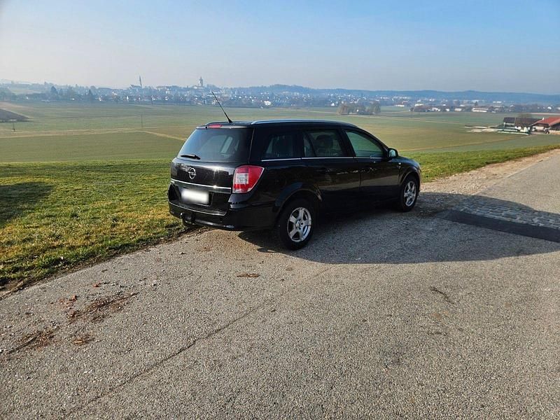 Gebraucht Opel Astra Edition 116 PS (85 kW) 2010 Schwarz Kombi