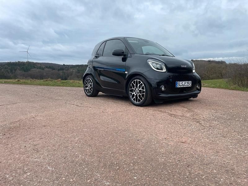 Gebraucht Smart ForTwo Coupé 66 kW (90 PS) 2022 Schwarz Kleinwagen