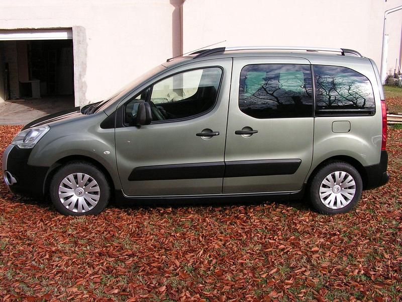 Grün Gebraucht 2010 Citroën Berlingo XTR Van / Kleinbus | 4.200 € (Fairer Preis) - Bild 1/4