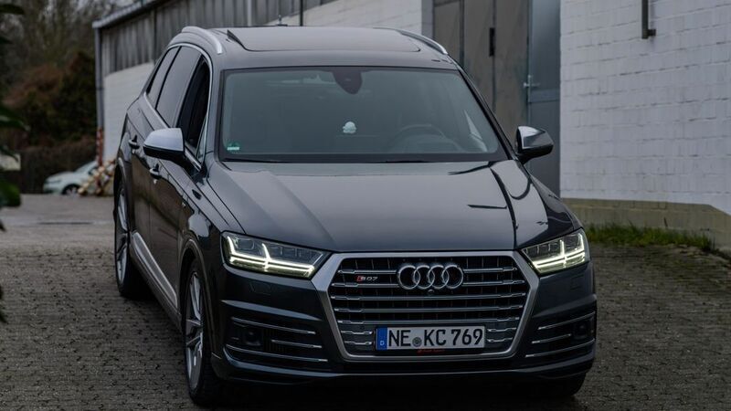 Grau Gebraucht 2017 Audi SQ7 Ambiente SUV | 37.000 € (Fairer Preis) - Bild 1/4