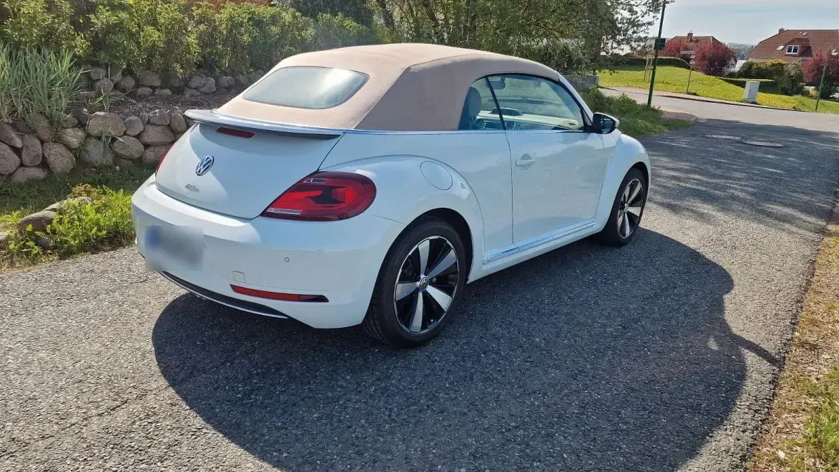 Gebraucht VW Beetle Design 105 PS (77 kW) 2016 Weiß Kleinwagen