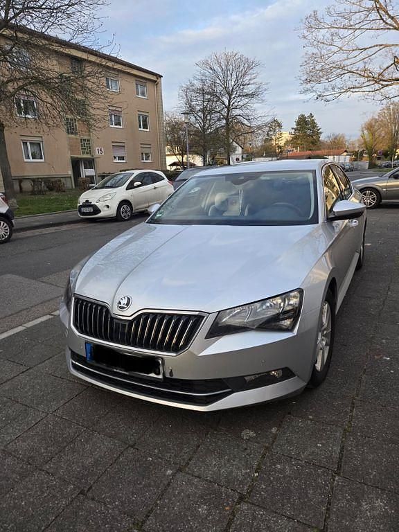 Gebraucht Skoda Superb Ambition 150 PS (110 kW) 2017 Silber Limousine