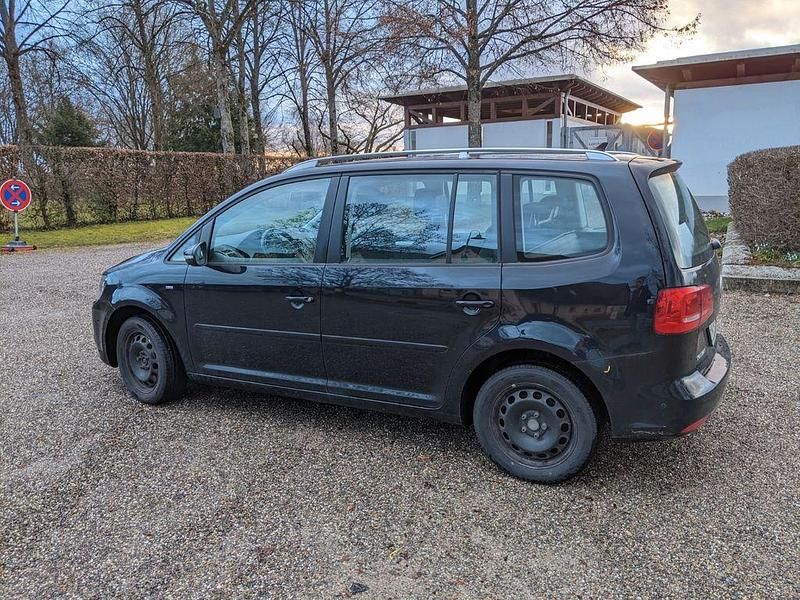 Gebraucht VW Touran Cup 105 PS (77 kW) 2015 Schwarz Van / Kleinbus