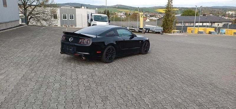 Second-hand Ford Mustang 424 CP (311 kW) 2013 Negru