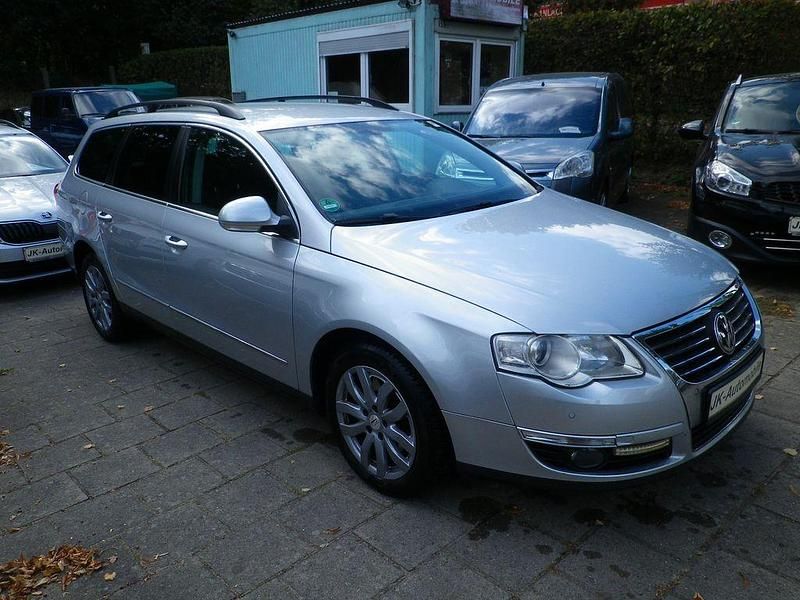 Silber Gebraucht 2010 VW Passat Comfortline Kombi | 6.490 € (Teuer) - Bild 1/4