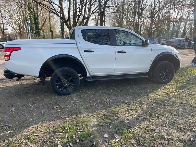 Weiß Gebraucht 2019 Mitsubishi L200 Edition Abholung | 24.800 € - Bild 1/4