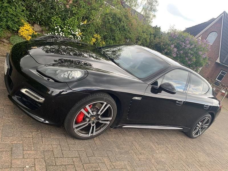 Schwarz Gebraucht 2012 Porsche Panamera GTS Limousine | 31.200 € (Fairer Preis) - Bild 1/4