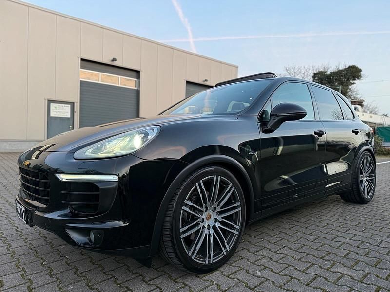 Second-hand Porsche Cayenne 262 CP (192 kW) 2016 Negru SUV