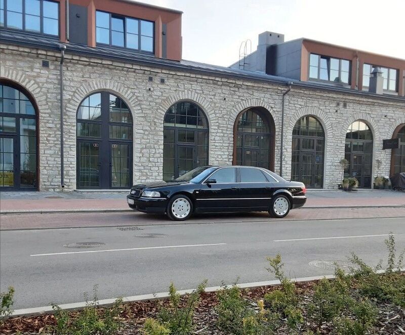 Schwarz Gebraucht 2001 Audi A8L Limousine | 9.299 € (Etwas zu teuer) - Bild 1/4