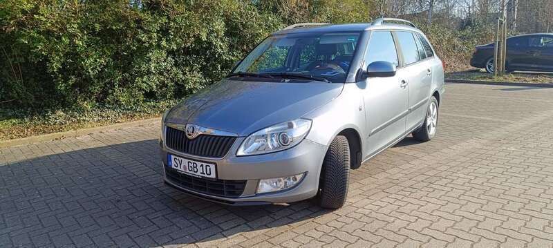 Grau Gebraucht 2013 Skoda Fabia Fresh Kombi | 5.950 € (Fairer Preis) - Bild 1/4