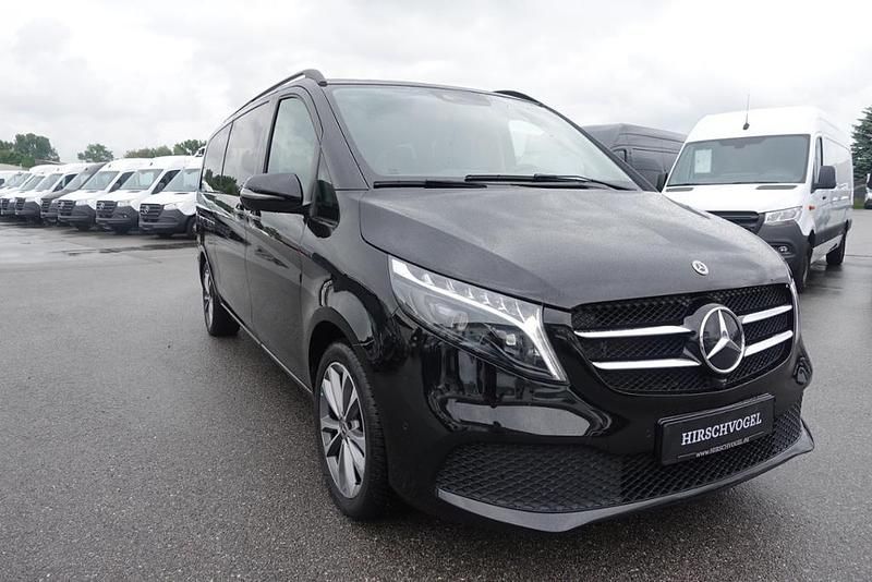 Gebraucht Mercedes V300 Avantgarde 237 PS (174 kW) 2023 Obsidianschwarz metallic Van / Kleinbus