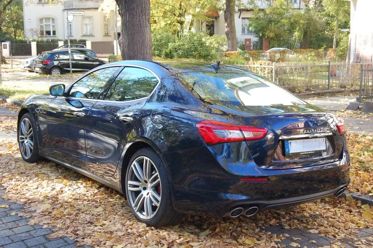 Gebraucht Maserati Ghibli GranLusso 349 PS (256 kW) 2019 Blau Limousine