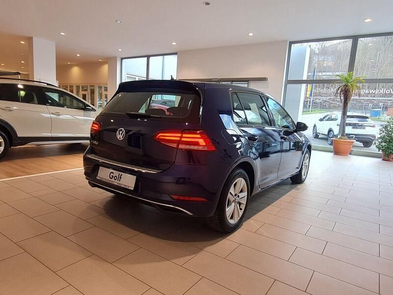 Gebraucht VW e-Golf 100 kW (136 PS) 2018 Blau Kleinwagen