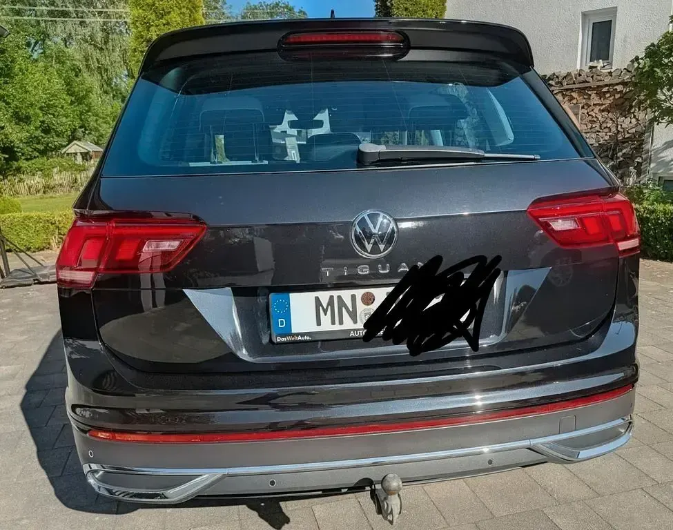 Gebraucht VW Tiguan Sport 131 PS (96 kW) 2022 Schwarz SUV