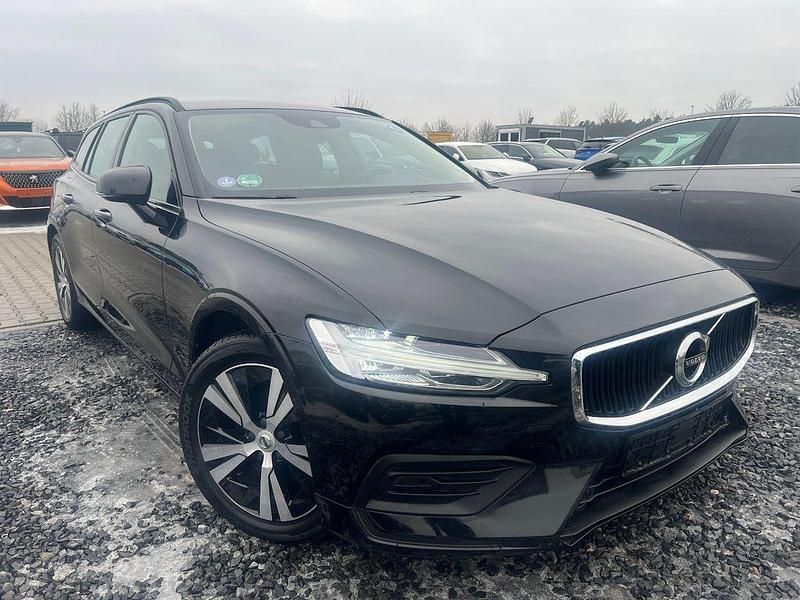 Gebraucht Volvo V60 163 PS (119 kW) 2021 Schwarz Kombi
