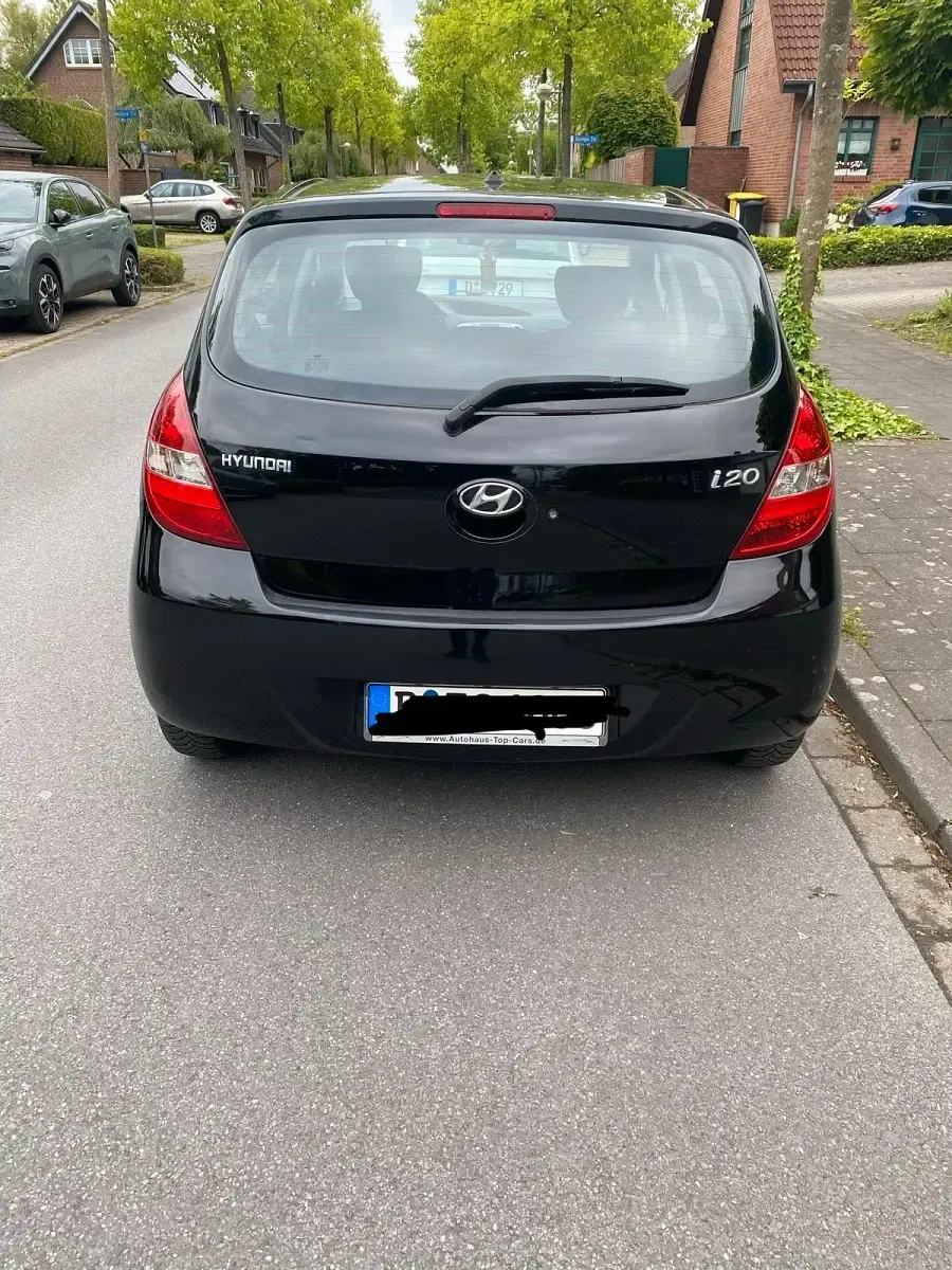 Gebraucht Hyundai i20 78 PS (57 kW) 2010 Schwarz Kleinwagen