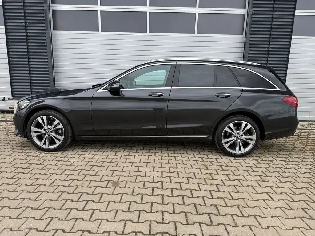 Gebraucht Mercedes C220 194 PS (142 kW) 2020 Grau Limousine