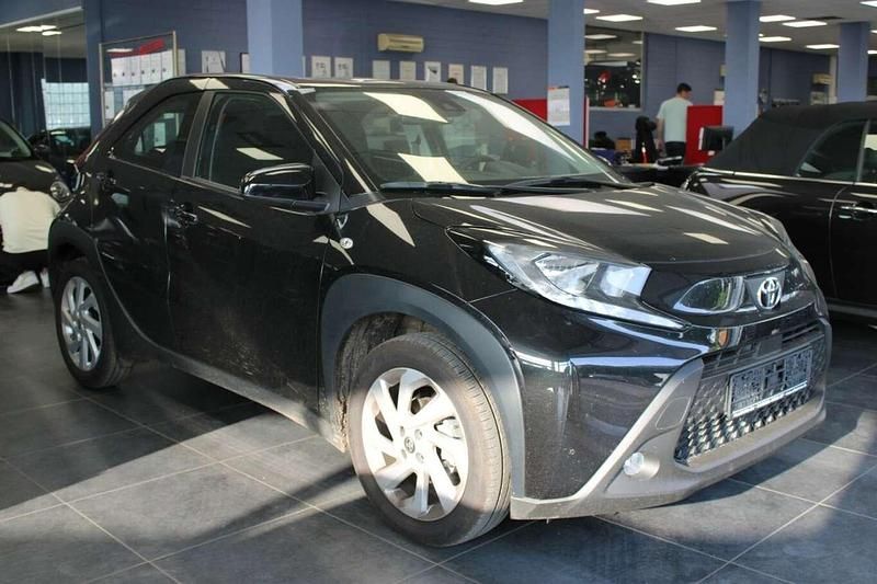 Schwarz Gebraucht 2023 Toyota Aygo Play Kleinwagen | 15.780 € (Guter Preis) - Bild 1/4