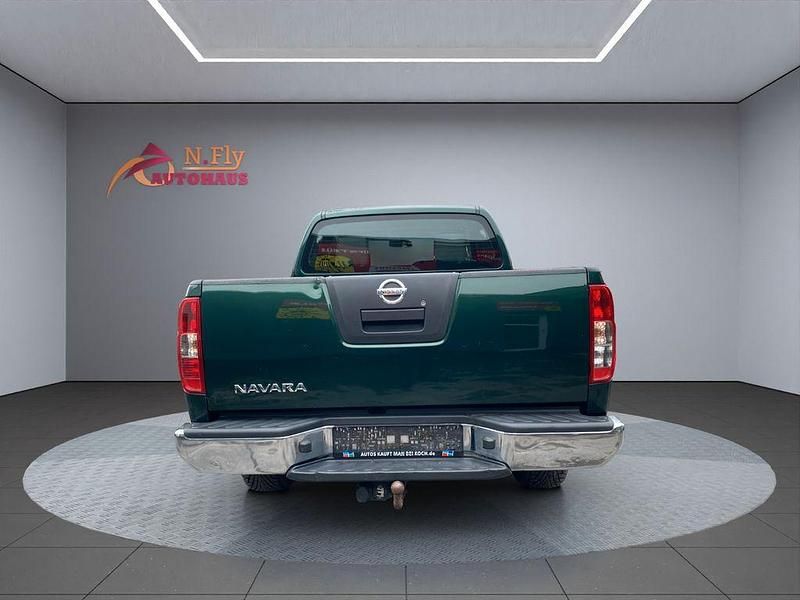 Gebraucht Nissan Navara SE 190 PS (139 kW) 2015 Grün Pickup
