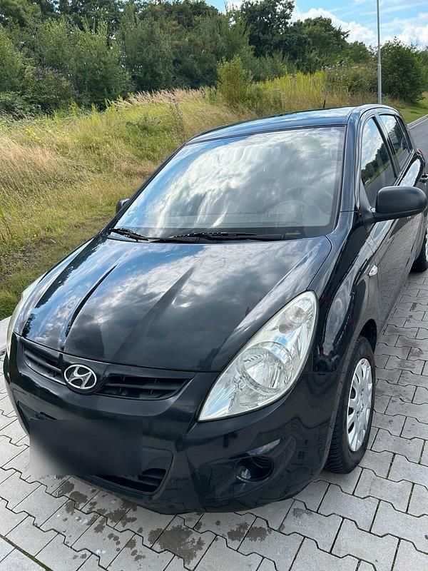 Schwarz Gebraucht 2010 Hyundai i20 Kleinwagen | 2.500 € (Fairer Preis) - Bild 1/4