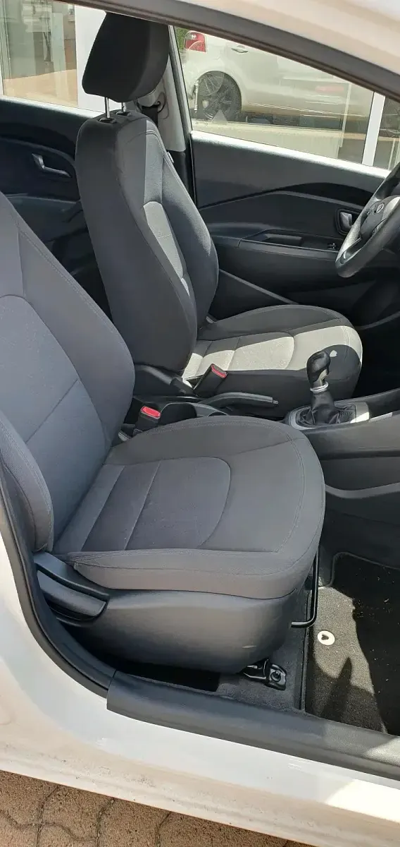 Gebraucht Kia Rio DREAM-TEAM Edition 109 PS (80 kW) 2013 Weiß Kleinwagen