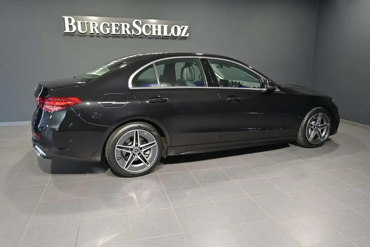 Gebraucht Mercedes C300 AMG 258 PS (189 kW) 2024 Metalliclack obsidianschwarz Limousine