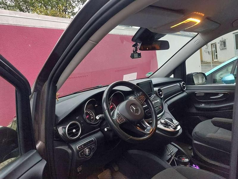 Gebraucht Mercedes V220 Edition 163 PS (119 kW) 2015 Braun Van / Kleinbus