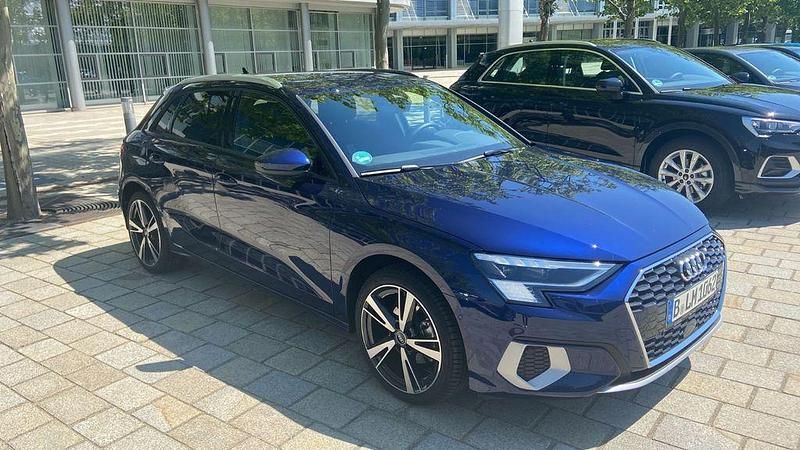 Gebraucht Audi A3 Ambiente 150 PS (110 kW) 2021 Blau Limousine