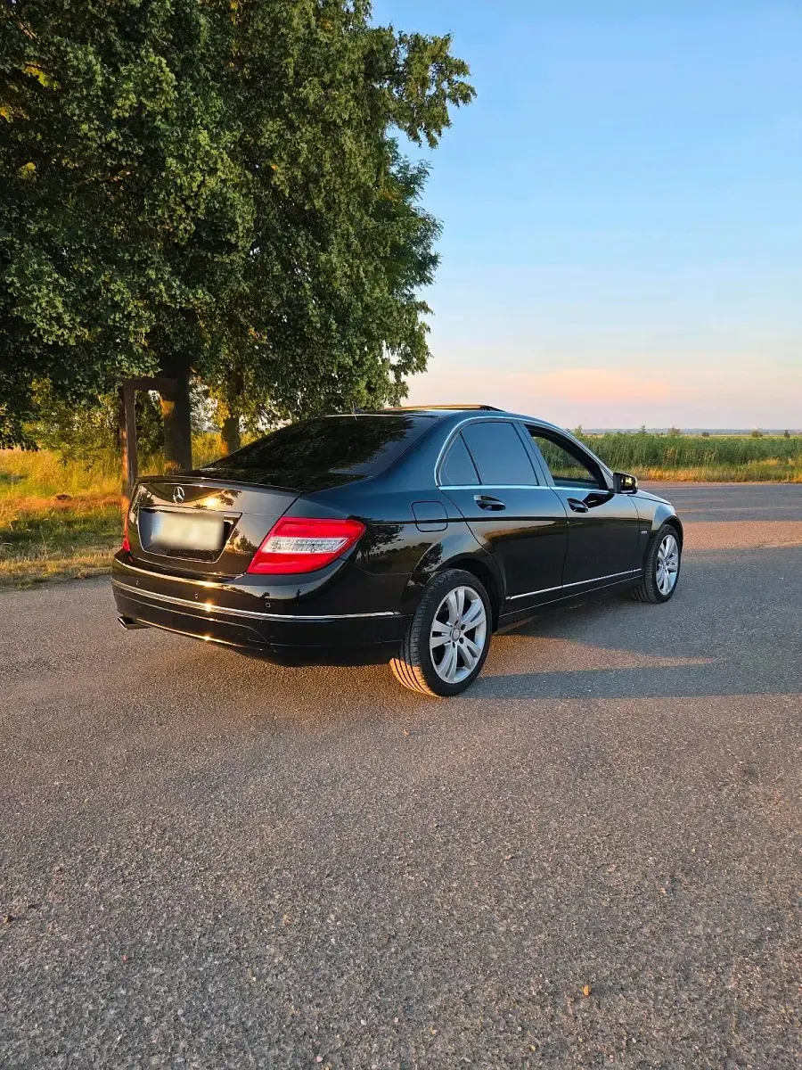Gebraucht Mercedes C220 170 PS (125 kW) 2010 Schwarz Limousine