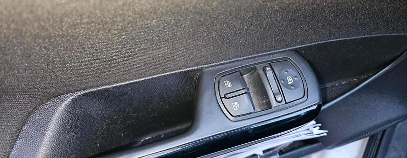 Gebraucht Opel Corsa 87 PS (63 kW) 2011 Weiß Kleinwagen