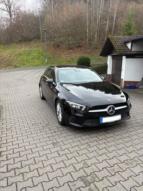 Gebraucht Mercedes A200 150 PS (110 kW) 2019 Schwarz Limousine