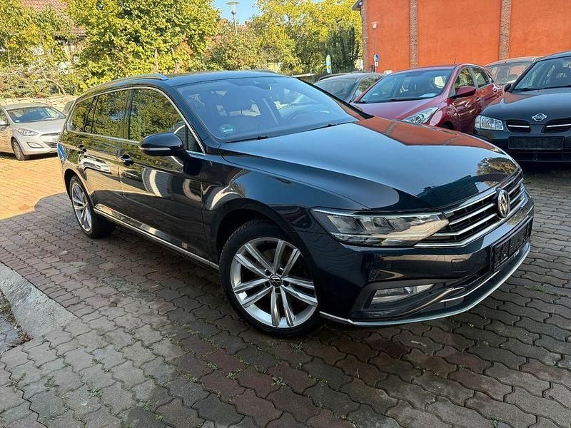 Schwarz Gebraucht 2020 VW Passat Elegance Kombi | 18.350 € (Fairer Preis) - Bild 1/4
