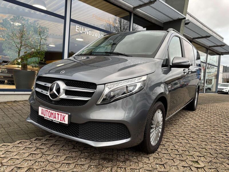 Selenitgrau metallic Gebraucht 2022 Mercedes V300 Avantgarde Van / Kleinbus | 62.700 € (Guter Preis) - Bild 1/4