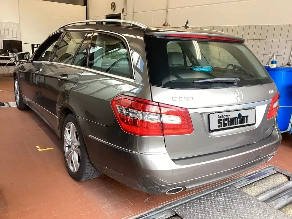 Gebraucht Mercedes E350 Avantgarde 231 PS (169 kW) 2010 Grau Limousine