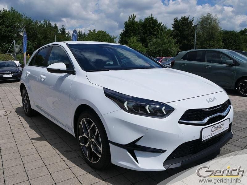 Neu Kia Ceed 140 PS (102 kW) 2025 Carraraweiß Kleinwagen