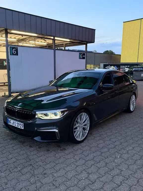 Gebraucht BMW M550 Performance 400 PS (294 kW) 2020 Grau Limousine