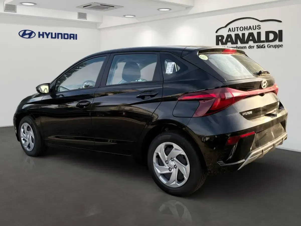 Nowe Hyundai i20 Select 101 KM (74 kW) 2025 Czarny Hatchback