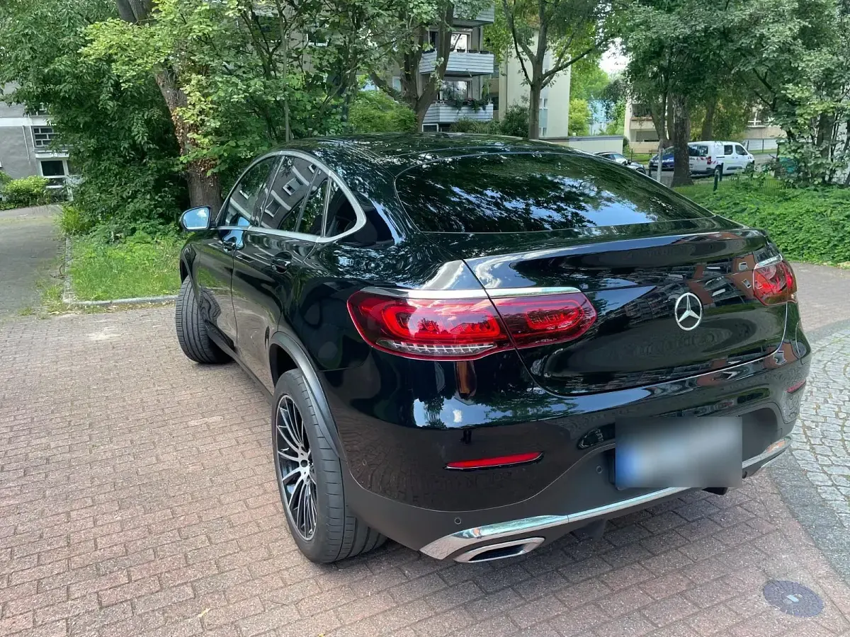 Gebraucht Mercedes GLC300 AMG line 211 PS (155 kW) 2021 Schwarz SUV