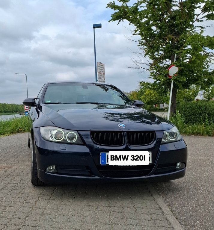 Gebraucht BMW 320 Performance 170 PS (125 kW) 2008 Blau Limousine