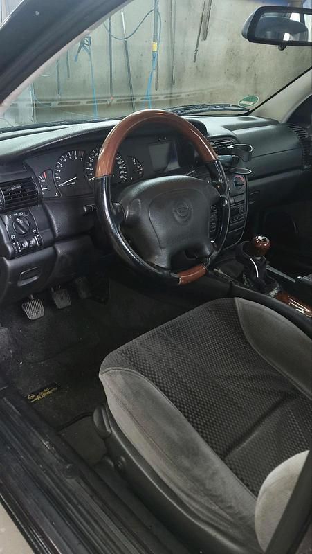 Gebraucht Opel Omega 136 PS (100 kW) 1995 Rot Limousine