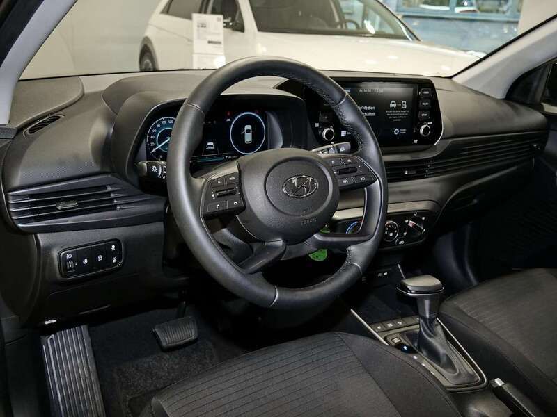 Phantom black Gebraucht 2023 Hyundai i20 Trend Limousine | 16.980 € (Fairer Preis) - Bild 1/2
