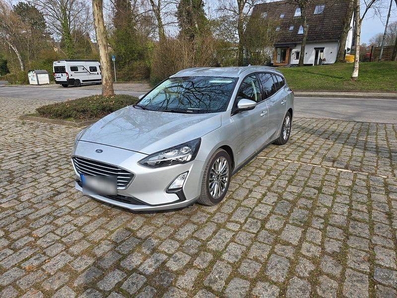 Używany Ford Focus Titanium 150 KM (110 kW) 2021 Srebrny Sedan/Limuzyna
