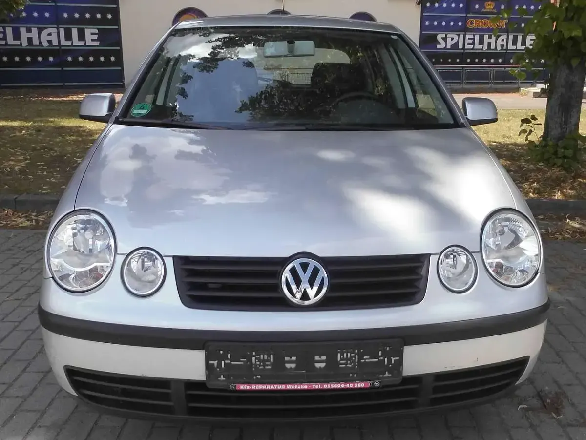 Gebraucht VW Polo Highline 64 PS (47 kW) 2002 Silber Limousine