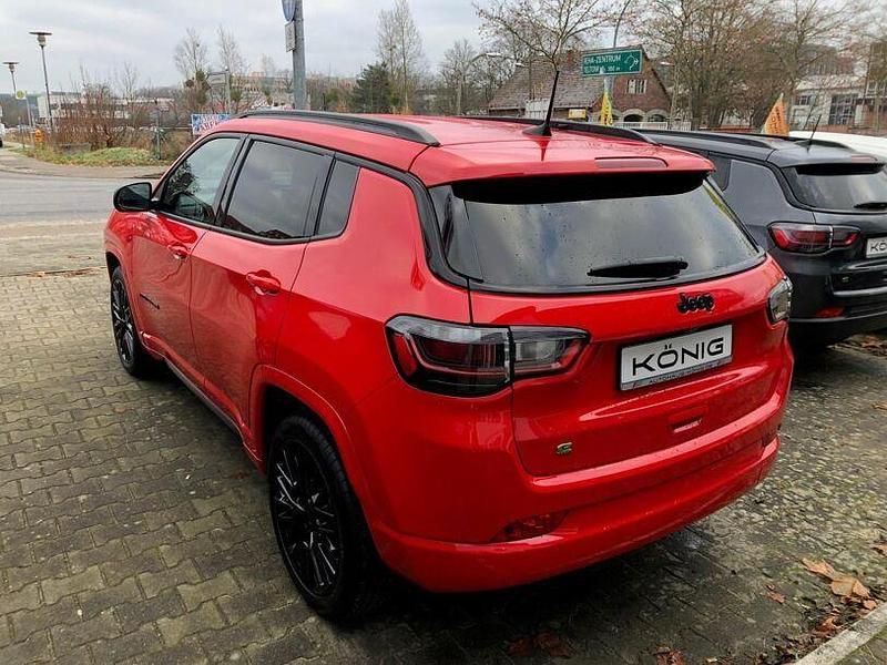 Gebraucht Jeep Compass Altitude 131 PS (96 kW) 2023 Rot SUV