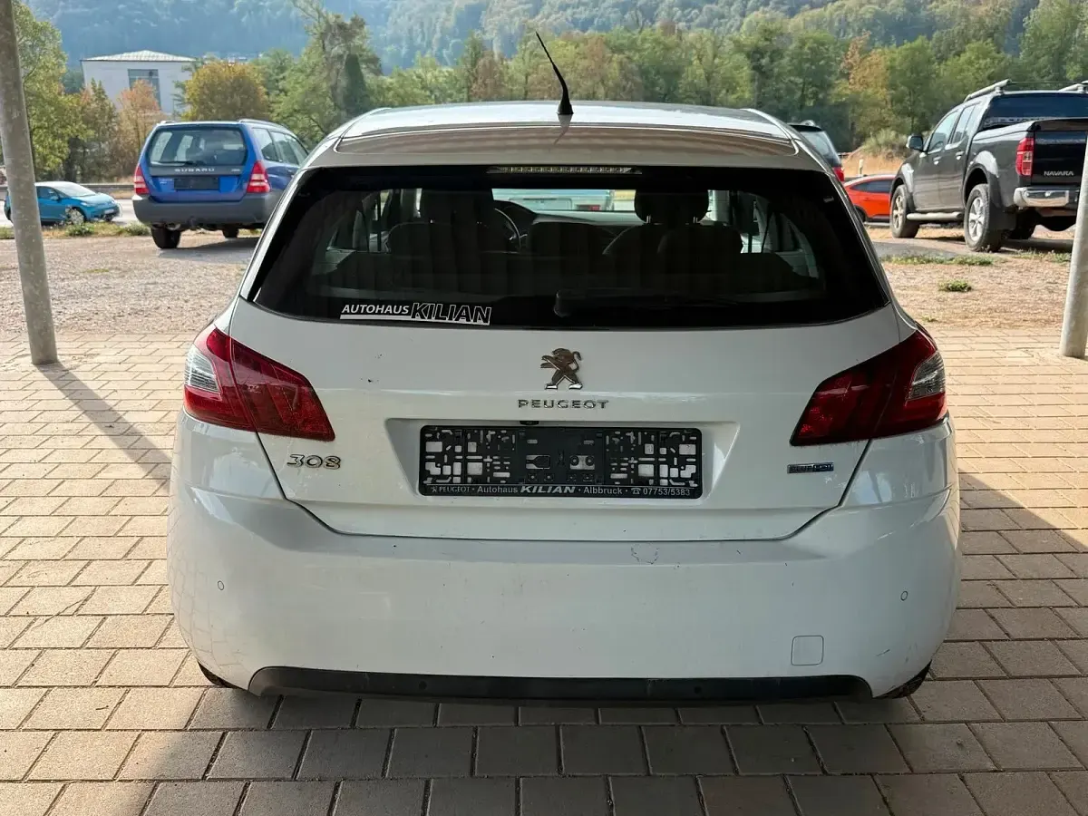 Gebraucht Peugeot 308 150 PS (110 kW) 2015 Weiß Limousine