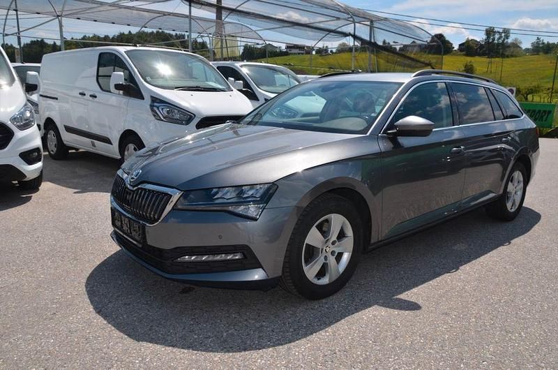 Gebraucht Skoda Superb 150 PS (110 kW) 2021 Grau Kombi