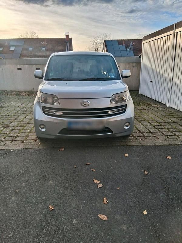 Silber Gebraucht 2010 Daihatsu Materia Van / Kleinbus | 3.099 € (Fairer Preis) - Bild 1/4